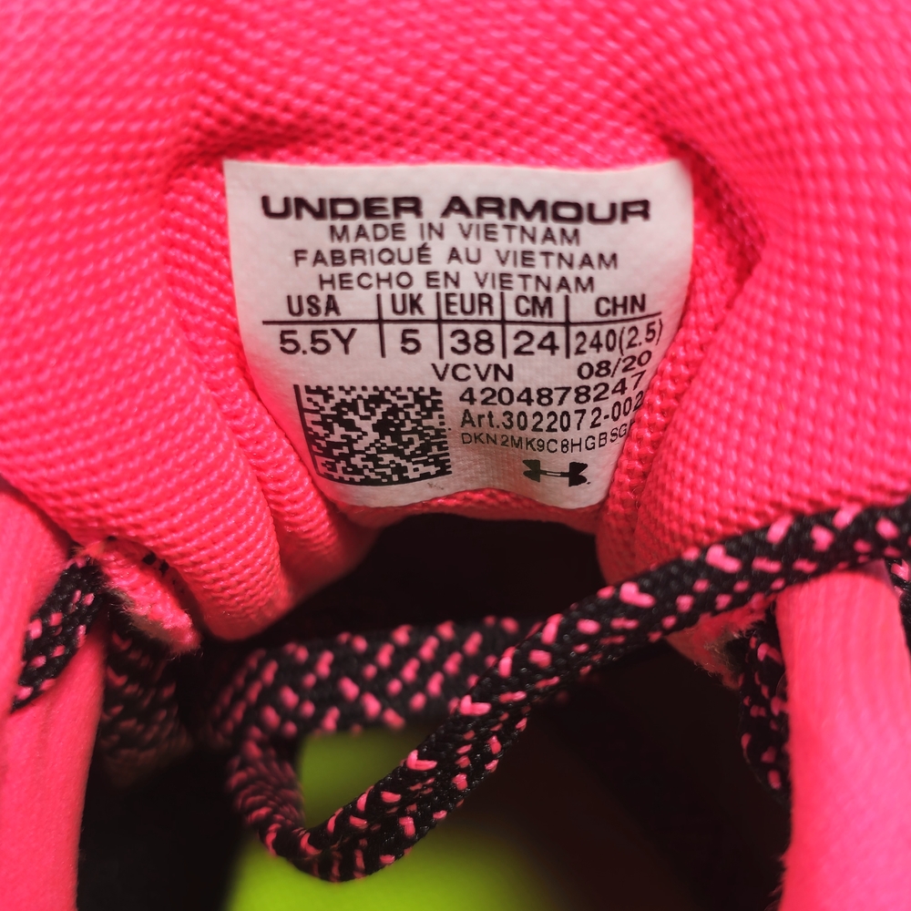 Under Armour Black and Pink Cleats Womens Sz 5.5Y Baseboll - Picture 12 of 12